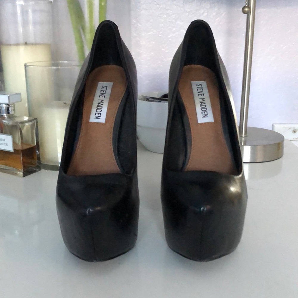 Steve Madden Black Pumps